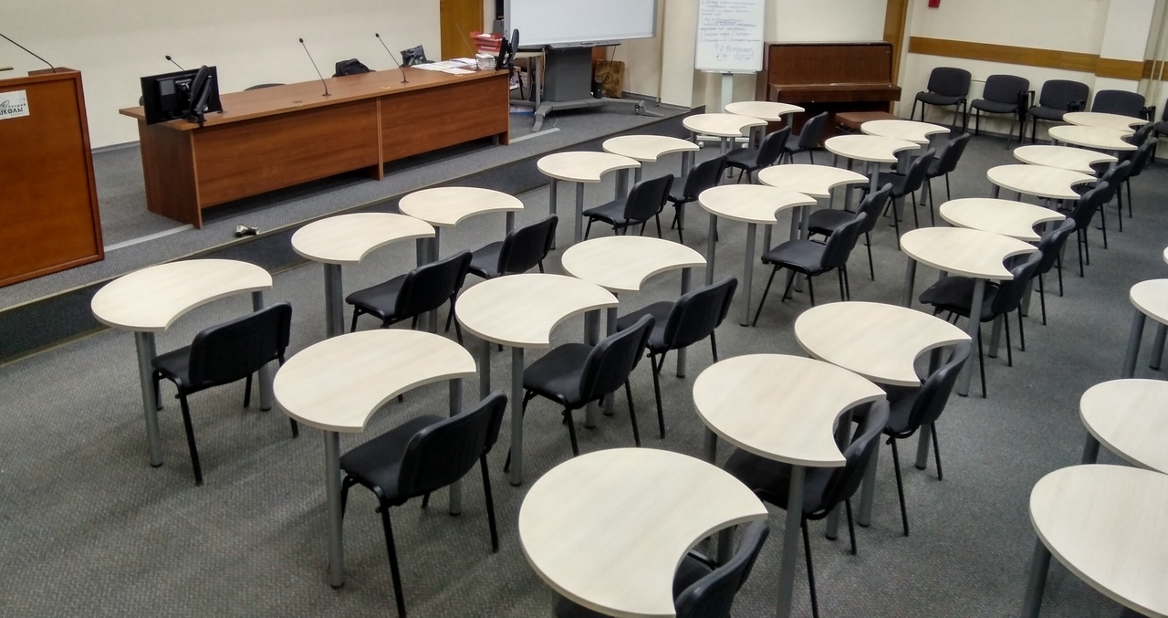 Стол для семинаров. Столы модульные для аудитории. Столы для учебного класса. Современная мебель для учебных аудиторий. Столы для учебных аудиторий.